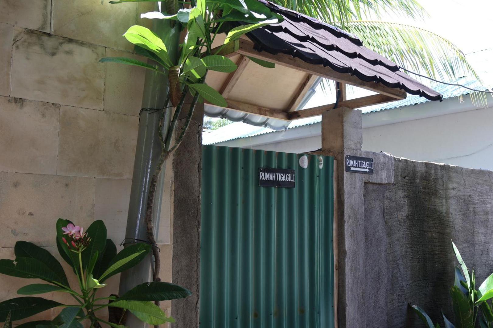 Rumah Tiga Gili Gili Air Esterno foto